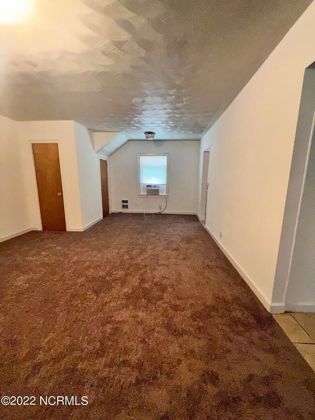 Building Photo - 306 N 11th St