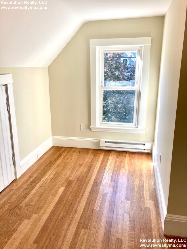 Building Photo - 63 Hudson St