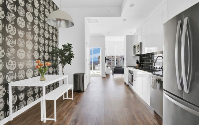 Building Photo - 208 13th St NE