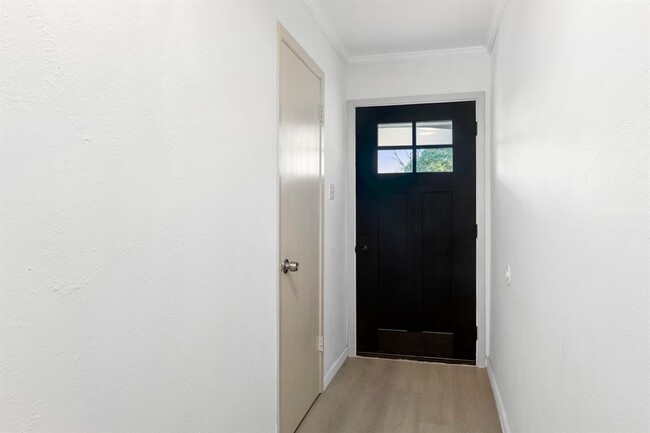 Foto del edificio - 7707 Whitsun Dr