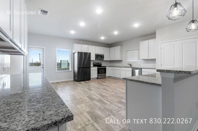 Building Photo - "Spacious 4-Bedroom Sanctuary with 3.5 Bat...