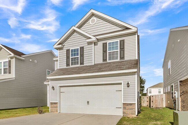 Building Photo - Spacious Summerville Home Near Historic Downtown