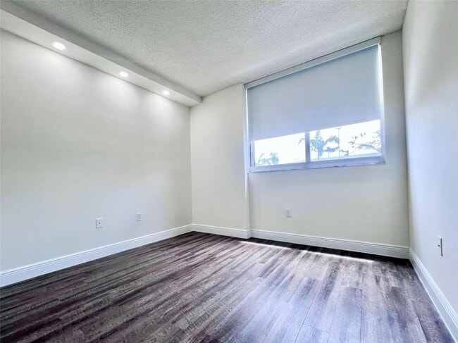 Foto del edificio - 7707 NW 7th St