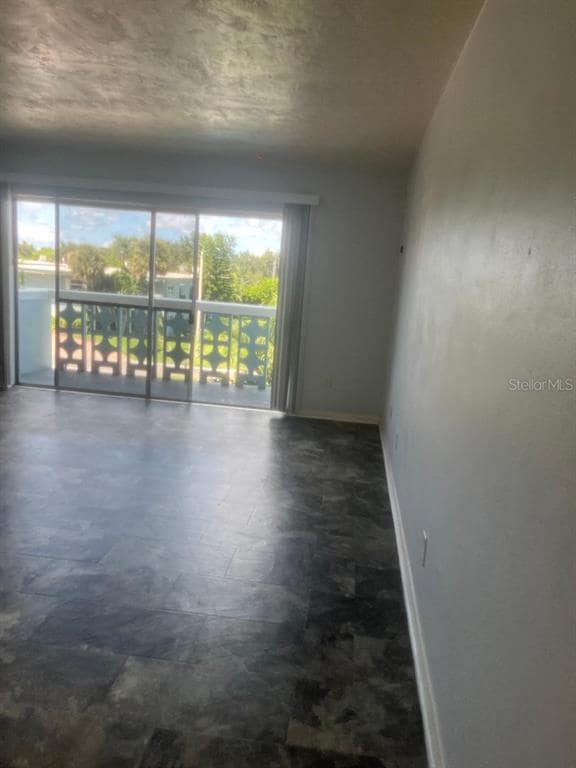 Foto del edificio - 221 Columbia Dr