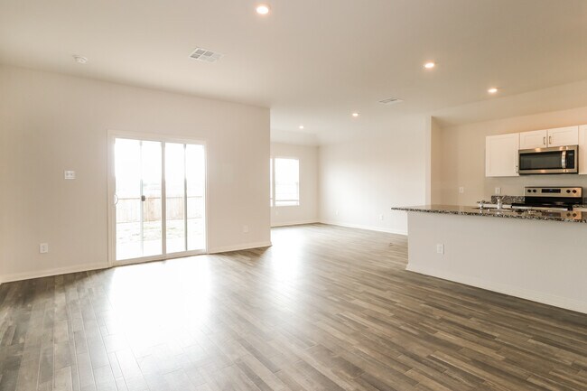 Building Photo - 256 Rustic Trace, Snook, TX