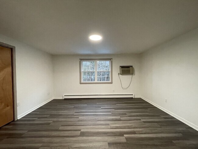 Building Photo - 805 Haverhill St