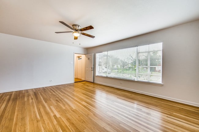 Large Living room, Large Window - 1551 W Agarita Ave
