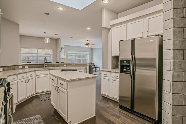 Foto del edificio - 3408 Hidden Valley Dr