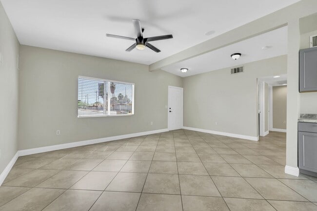 Building Photo - Remodeled 3 Bedroom