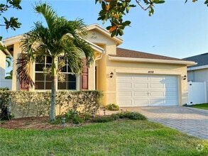 Building Photo - 4028 Tomoka Dr