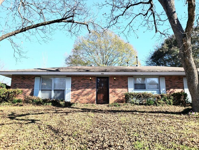 Building Photo - 484 Planters Rd