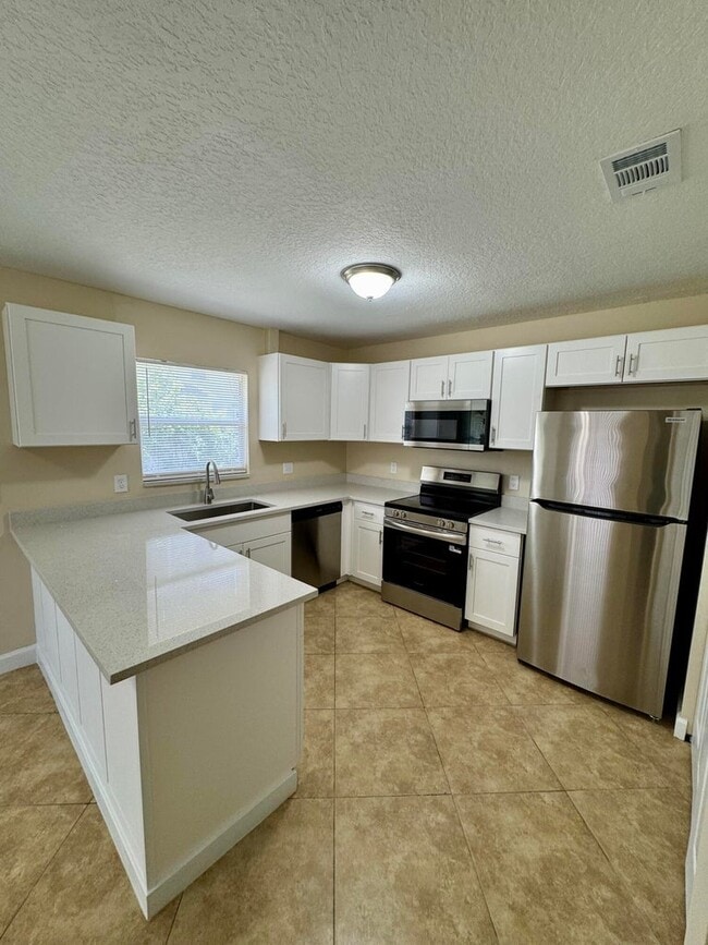 Building Photo - 2158 Pretty Ln