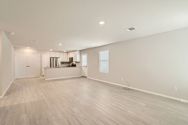 Building Photo - Cozy 3 bedroom off 211 and 90! 10 miles fr...