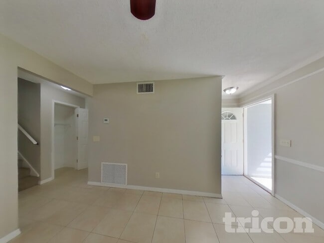 Building Photo - 12739 Serenade Cir N