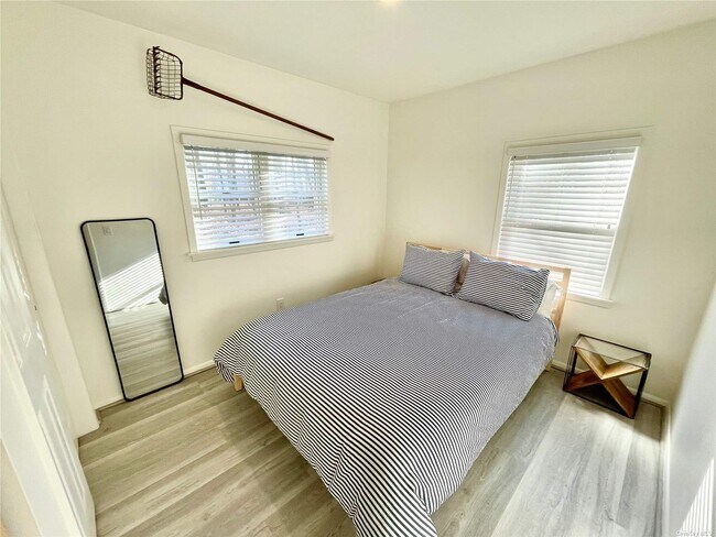 Foto del edificio - 1160 Paradise Shores Rd