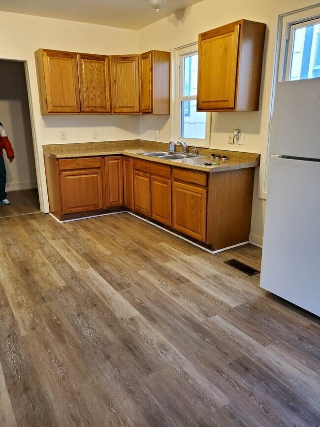 Building Photo - 284 Magnolia St