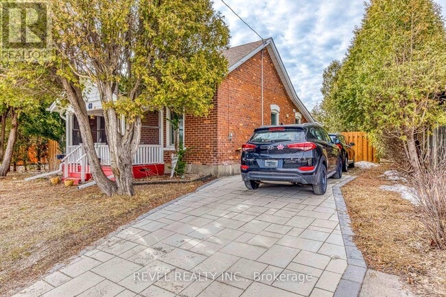 Building Photo - 48 Young St