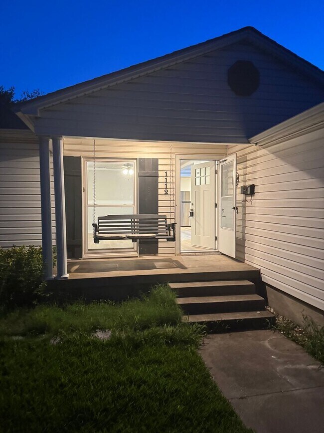 Foto del edificio - Charming 3-Bedroom Home in Sherman Available NOW!