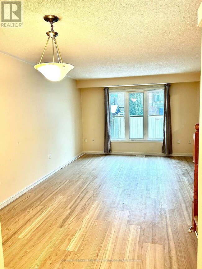 Building Photo - 20 Steele St