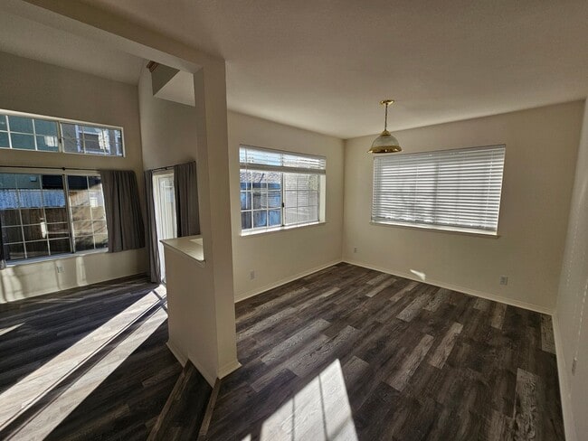 Building Photo - 231 Rosita St