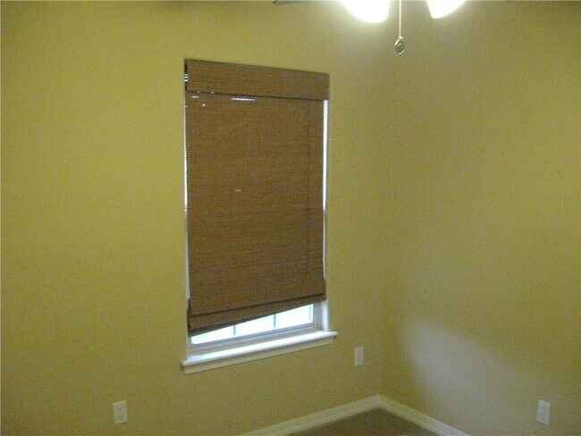 Building Photo - 220 Beasley Dr