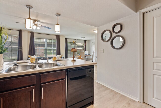 Foto del edificio - Centerstone Apartment Homes