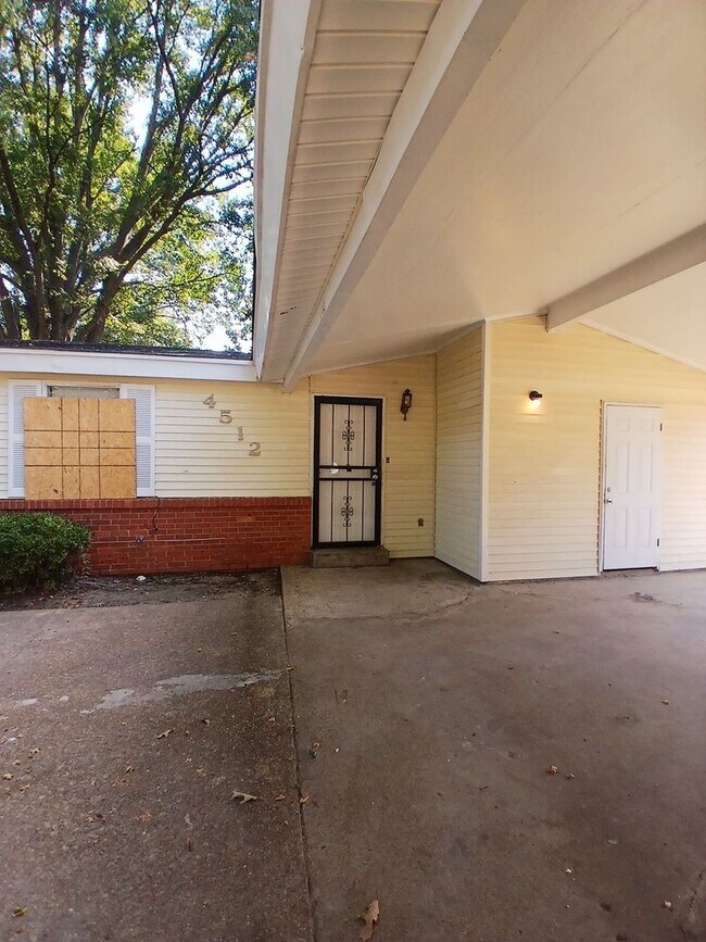 Foto del edificio - Completely renovated 4 Bedroom, 1.5-Bath |...