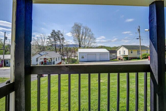 Foto del edificio - 220 Highland Ave