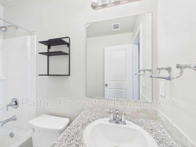 Foto del edificio - 4712 Hinson St