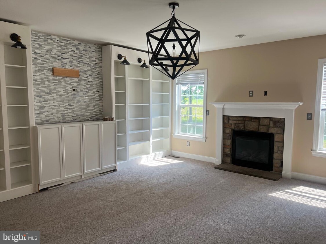 Primary Photo - 117 Bellows Dr