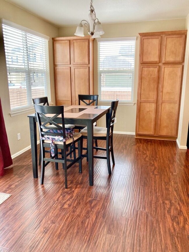 Building Photo - Lovely 3 Bedroom, 2.5 Bathroom Home