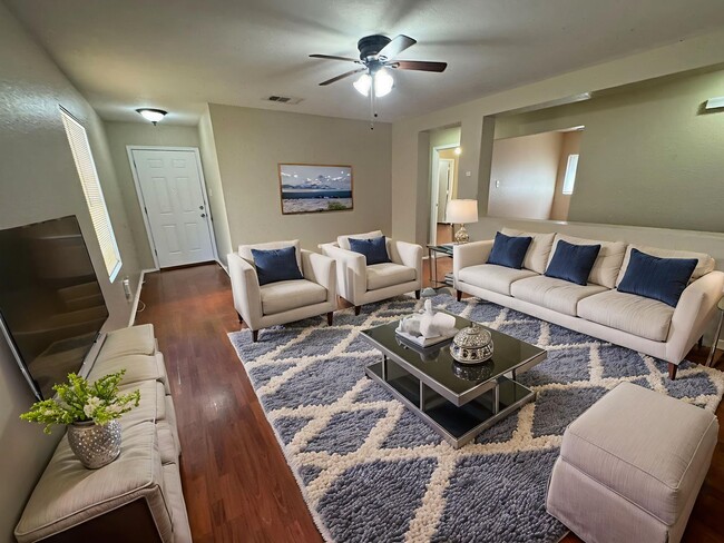 Building Photo - GREAT HOME  |  PAINTED SEPT 2025  |  3 BED...