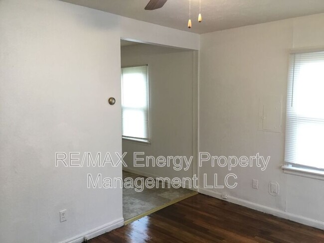 Building Photo - 9424 NE 28th St