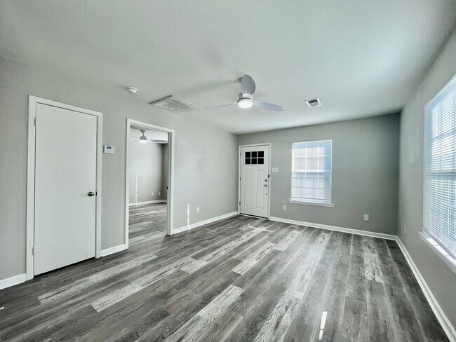 Foto del edificio - 903-903 Allen St