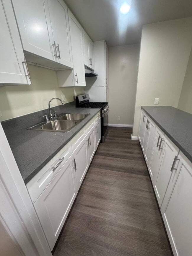 Foto del edificio - 0.0 bedroom in Sunland California 91040