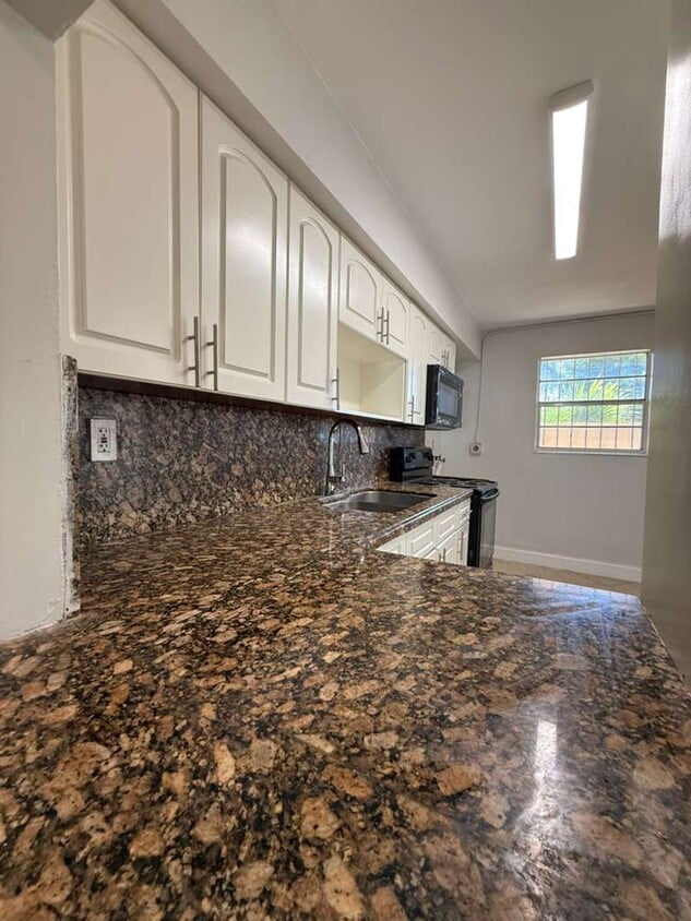 Photo - 516 NW 179th St (Miami, FL)