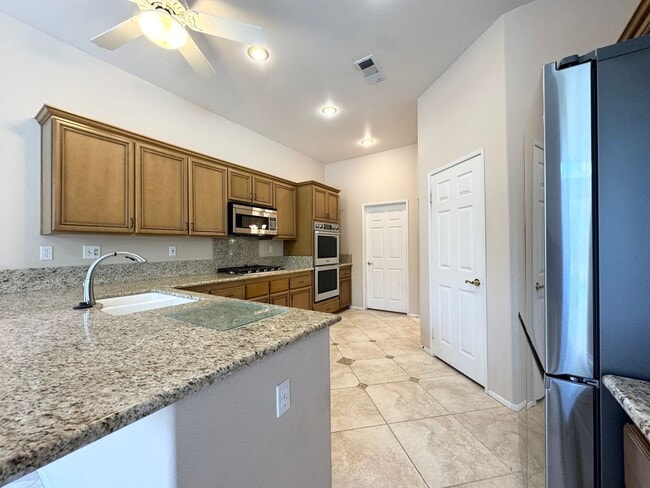 Building Photo - AVAILABLE NOW!!  GORGEOUS 3 Bedroom 2 Bath POOL HOME in La Quinta!!