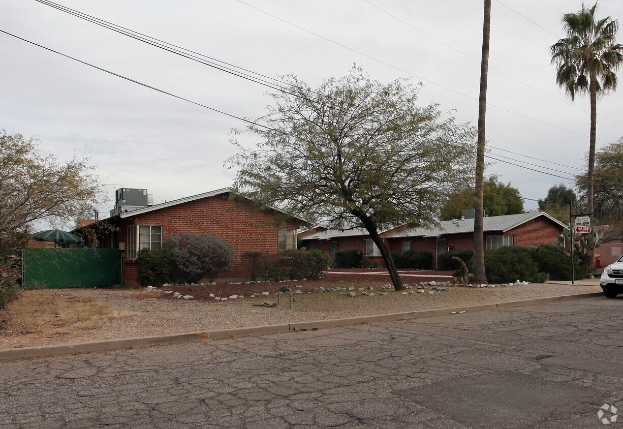 Building Photo - 1802-1820 N Forgeus Ave