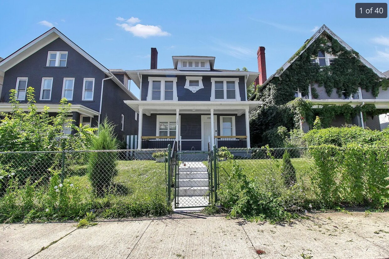 Primary Photo - 1395 E Long St