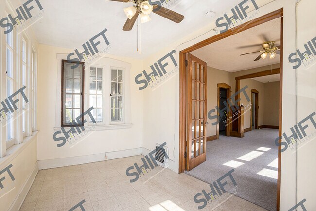 Foto del edificio - 410 Marion Place #1 -- Cozy bottom Unit