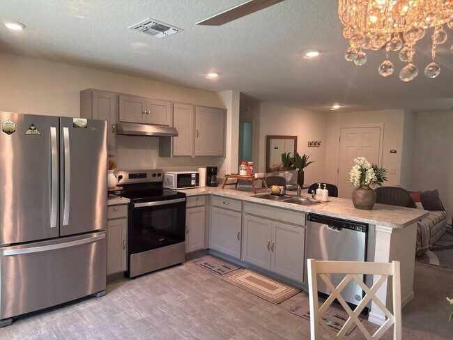 Building Photo - 400 Krassner Dr