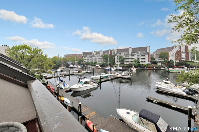 Foto del edificio - 73 Harbor Dr