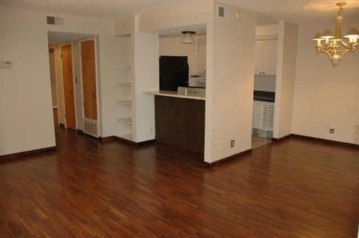 Building Photo - 500 E Riverside Dr