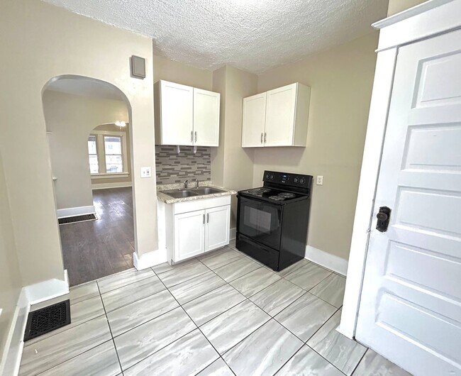 Building Photo - Live at Livingston: New Year, New Home