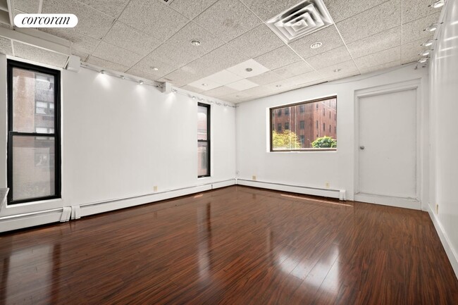 Foto del edificio - 216 E 39th St