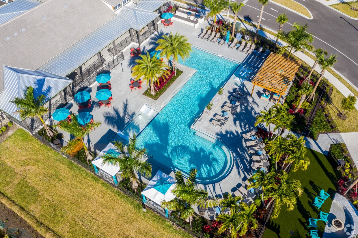 Versol Apartments in Bonita Springs, FL