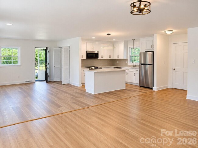 Foto del edificio - 7500 Thorncliff Dr