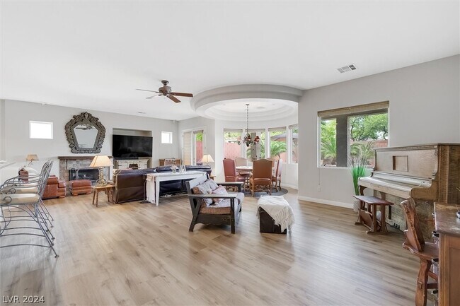 Foto del edificio - 10720 Elm Ridge Ave