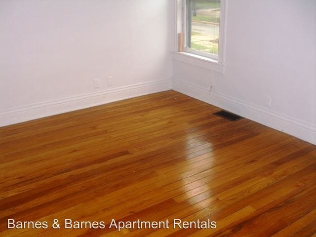 Building Photo - 213 N River St