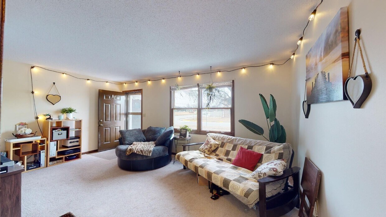 Foto principal - AVAILABLE AUGUST! 2317 Prairie View East